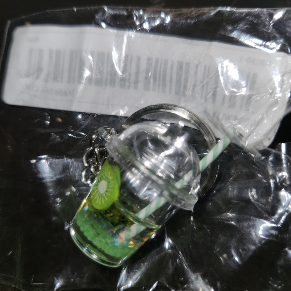 Cute Kiwi Boba Tea Keychain - Picture 3 of 4